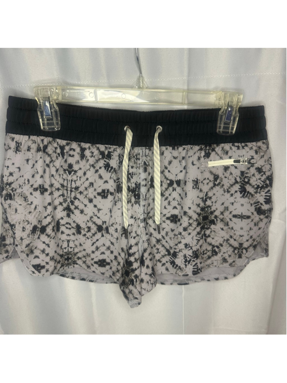 Women's Vuori Athletic Shorts M Gray Black Tie-Dye